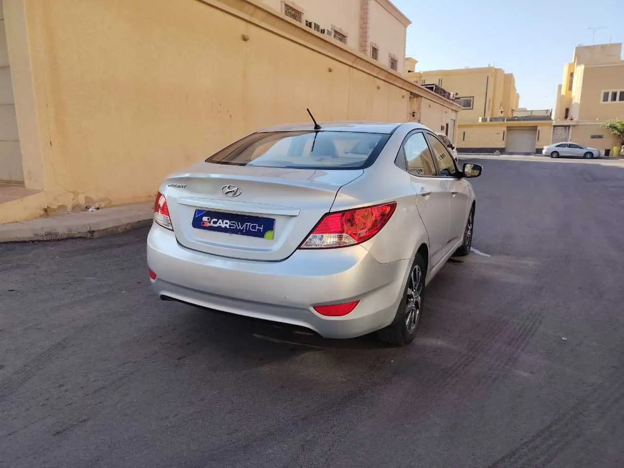 Car image 5