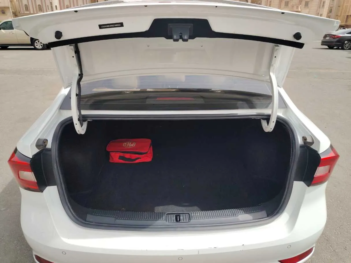 Car image 24