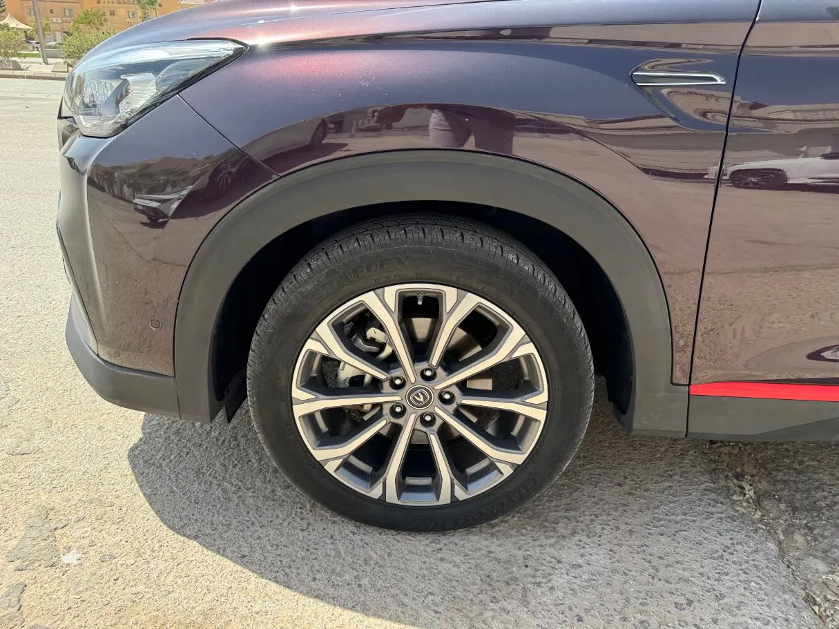 Car image 9