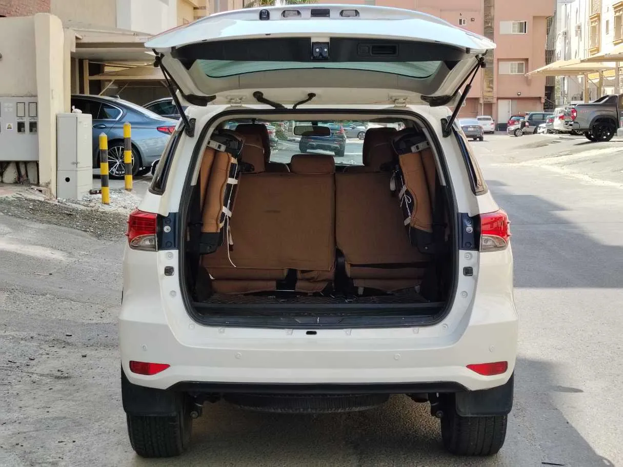 Car image 23