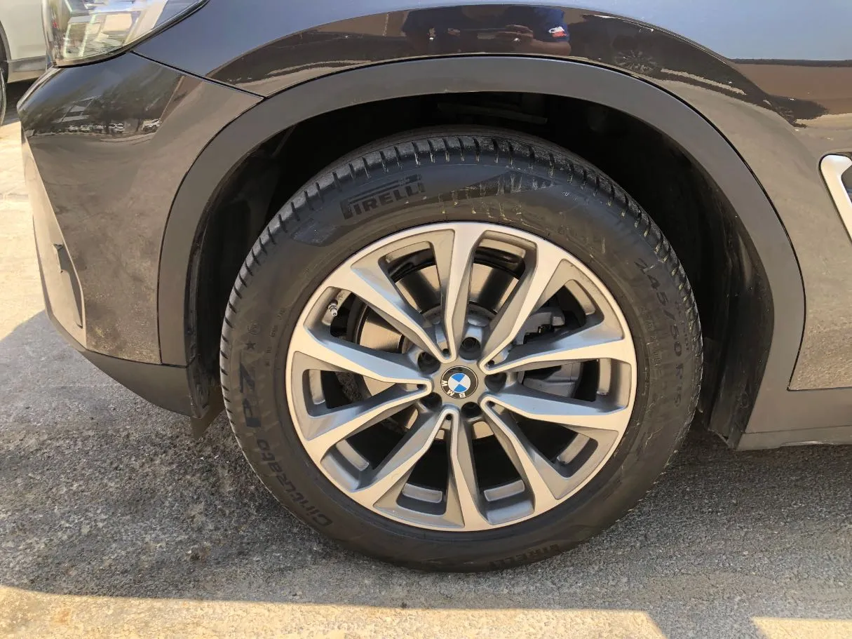 Car image 10