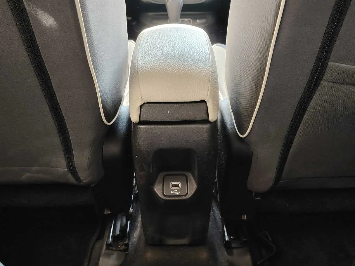 Car image 29