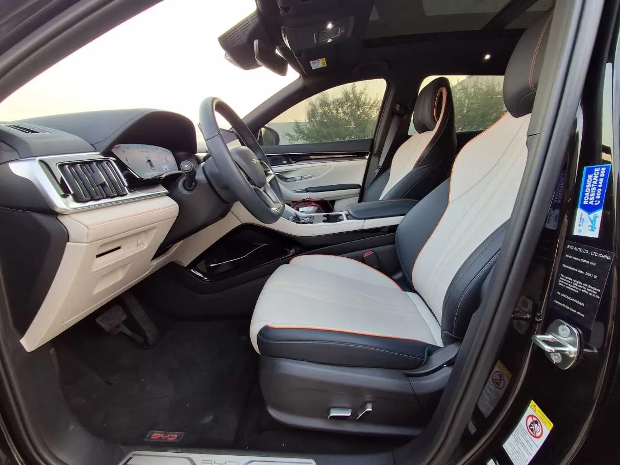 Car image 12