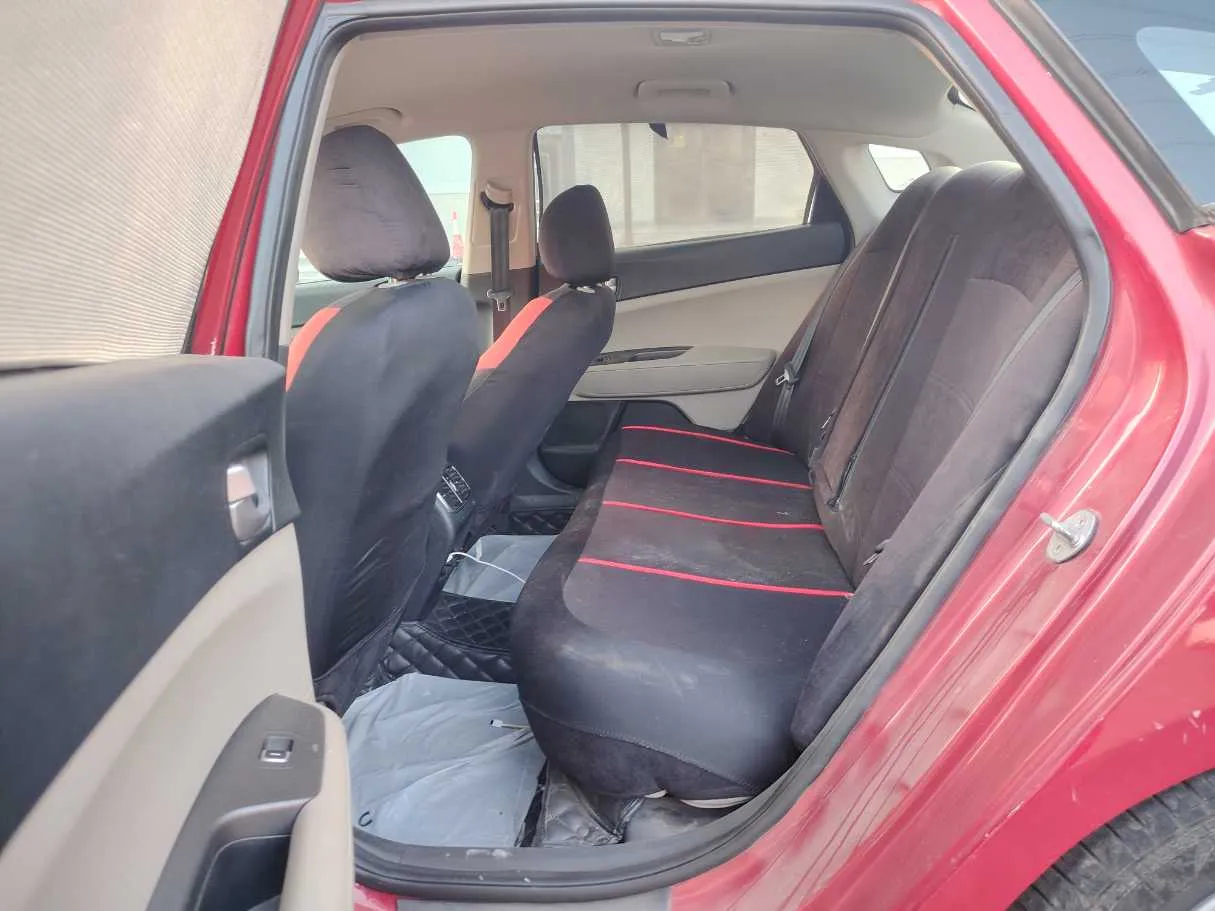 Car image 15