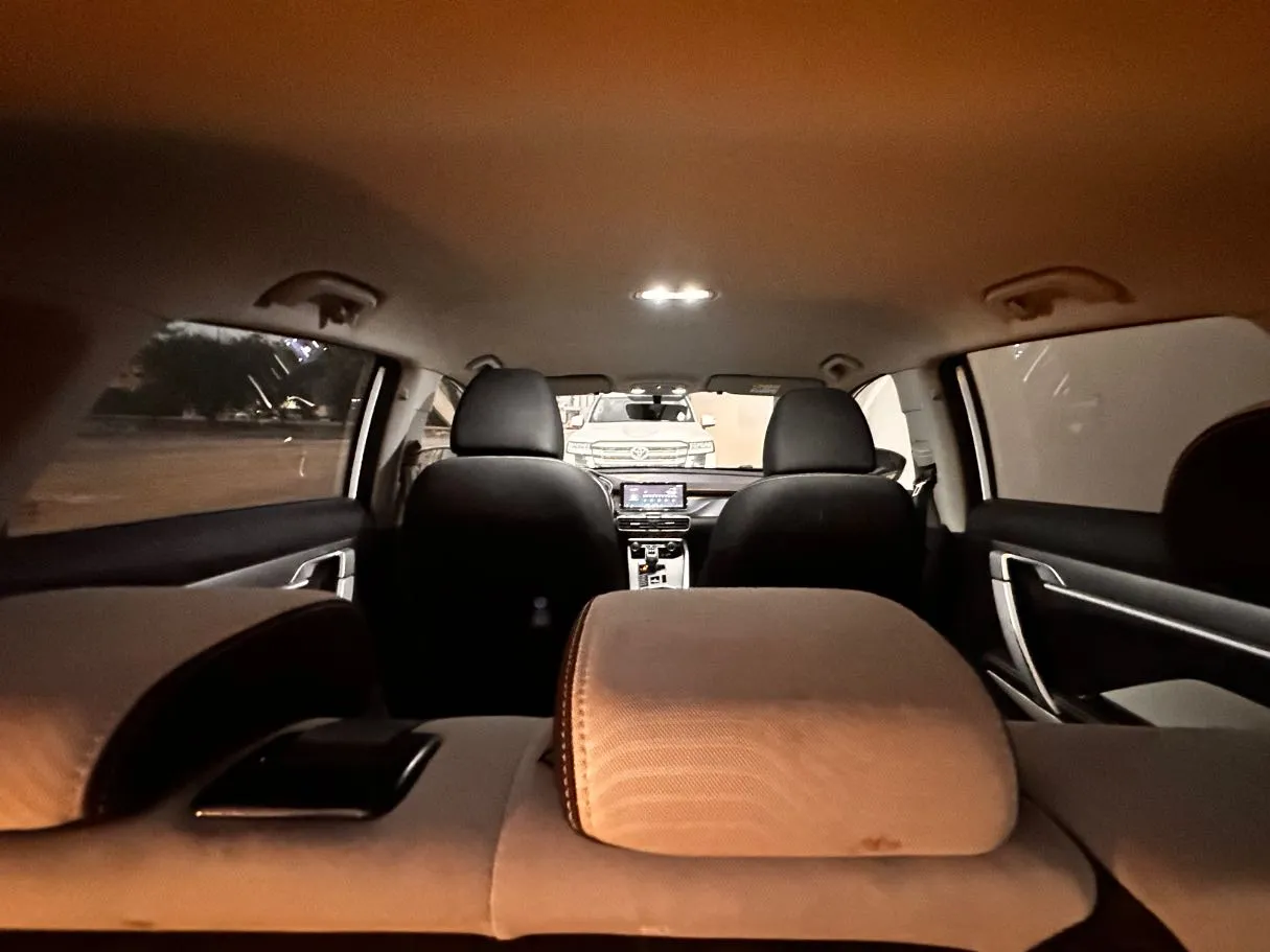 Car image 15