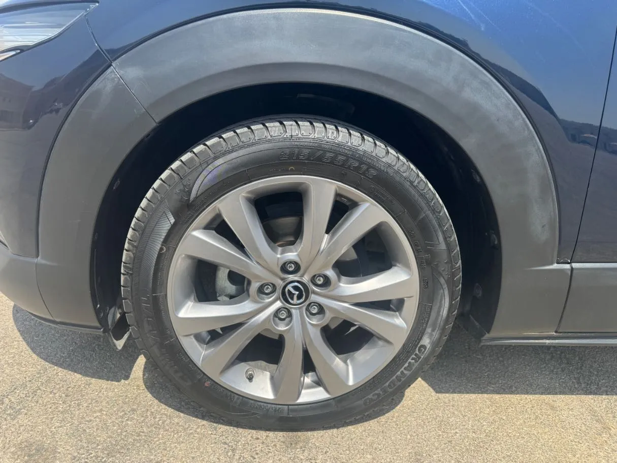 Car image 9