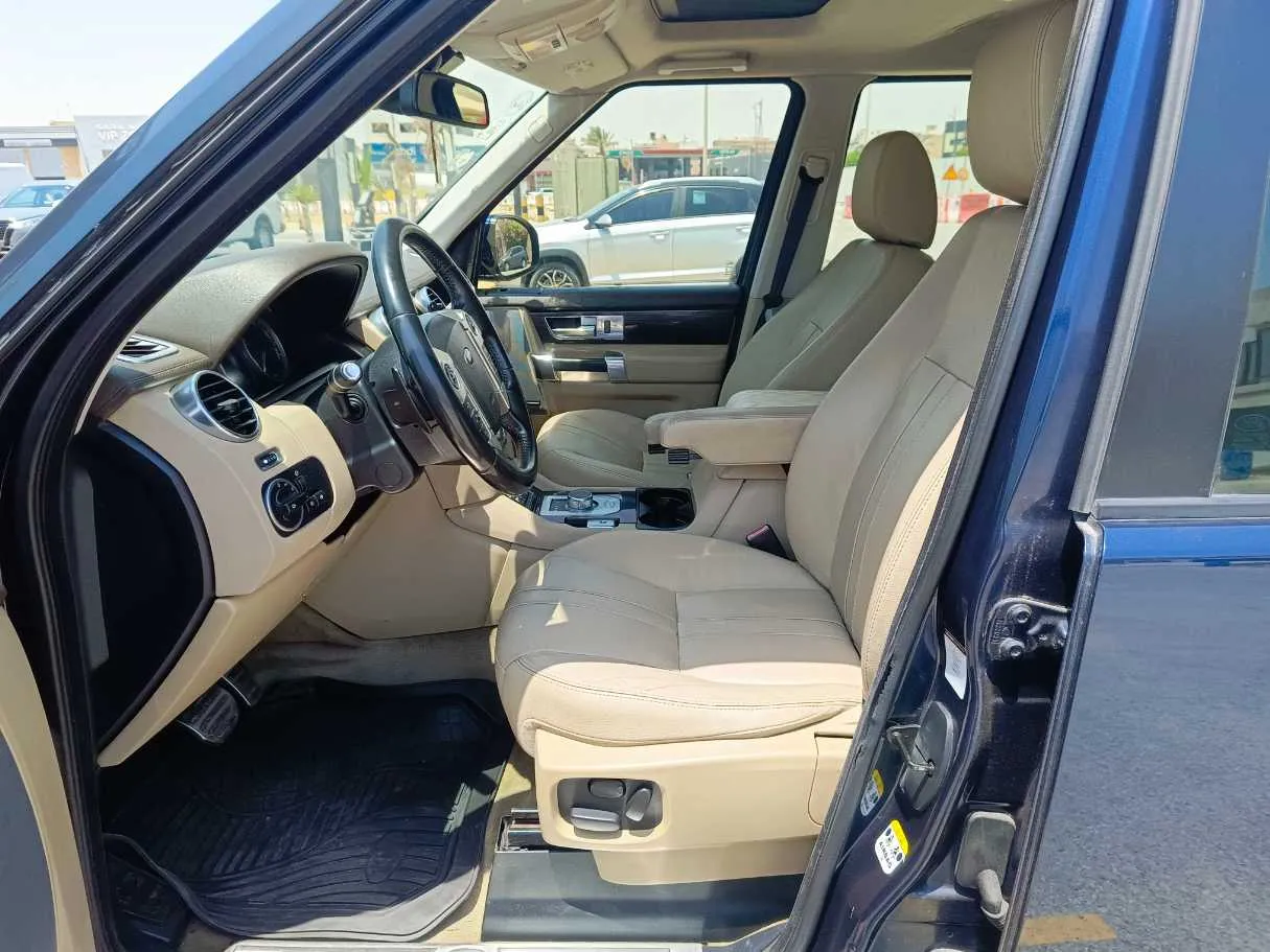 Car image 15