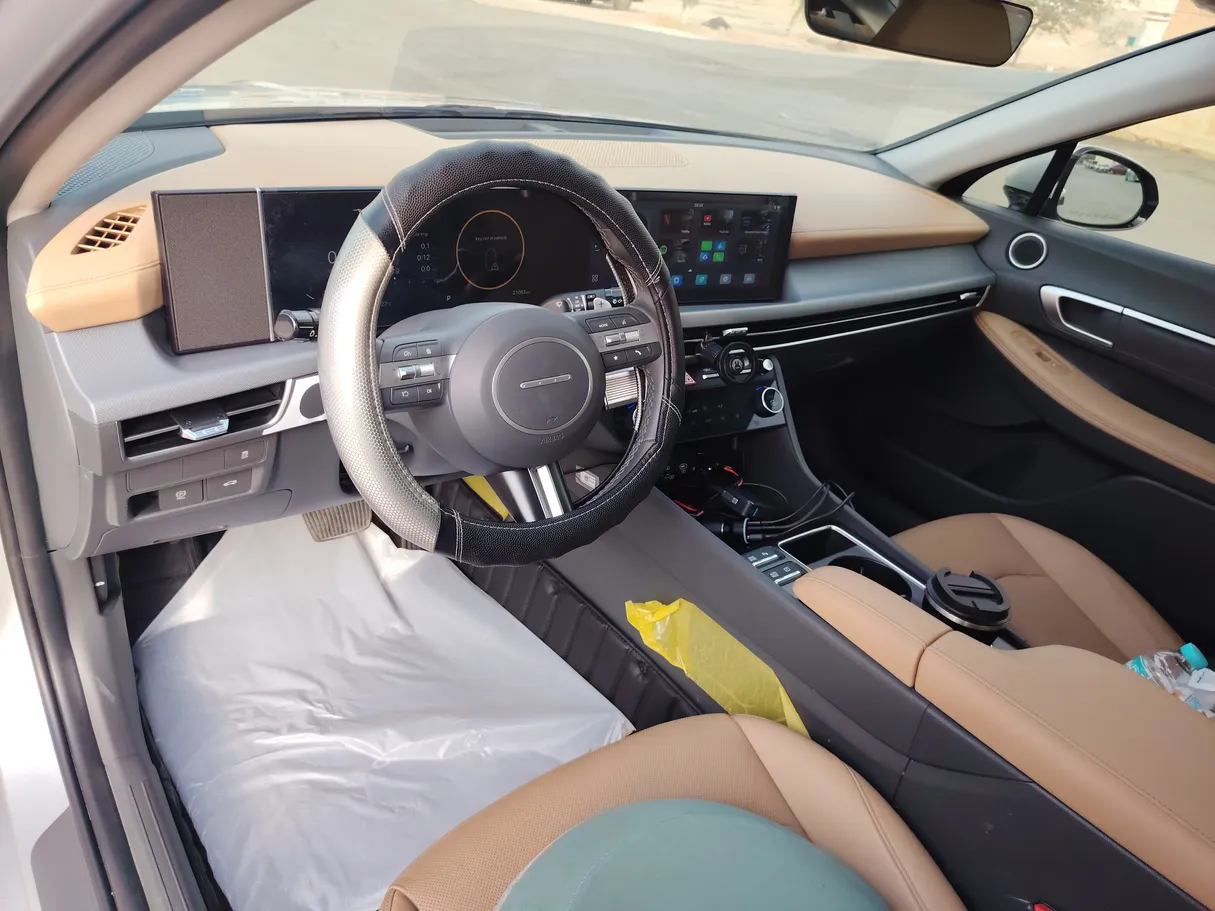 Car image 12