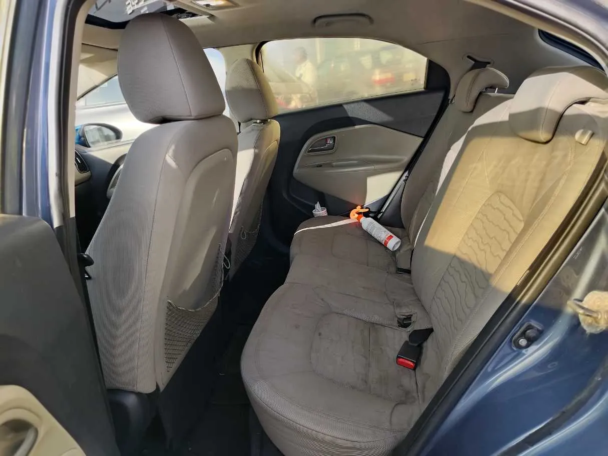 Car image 15