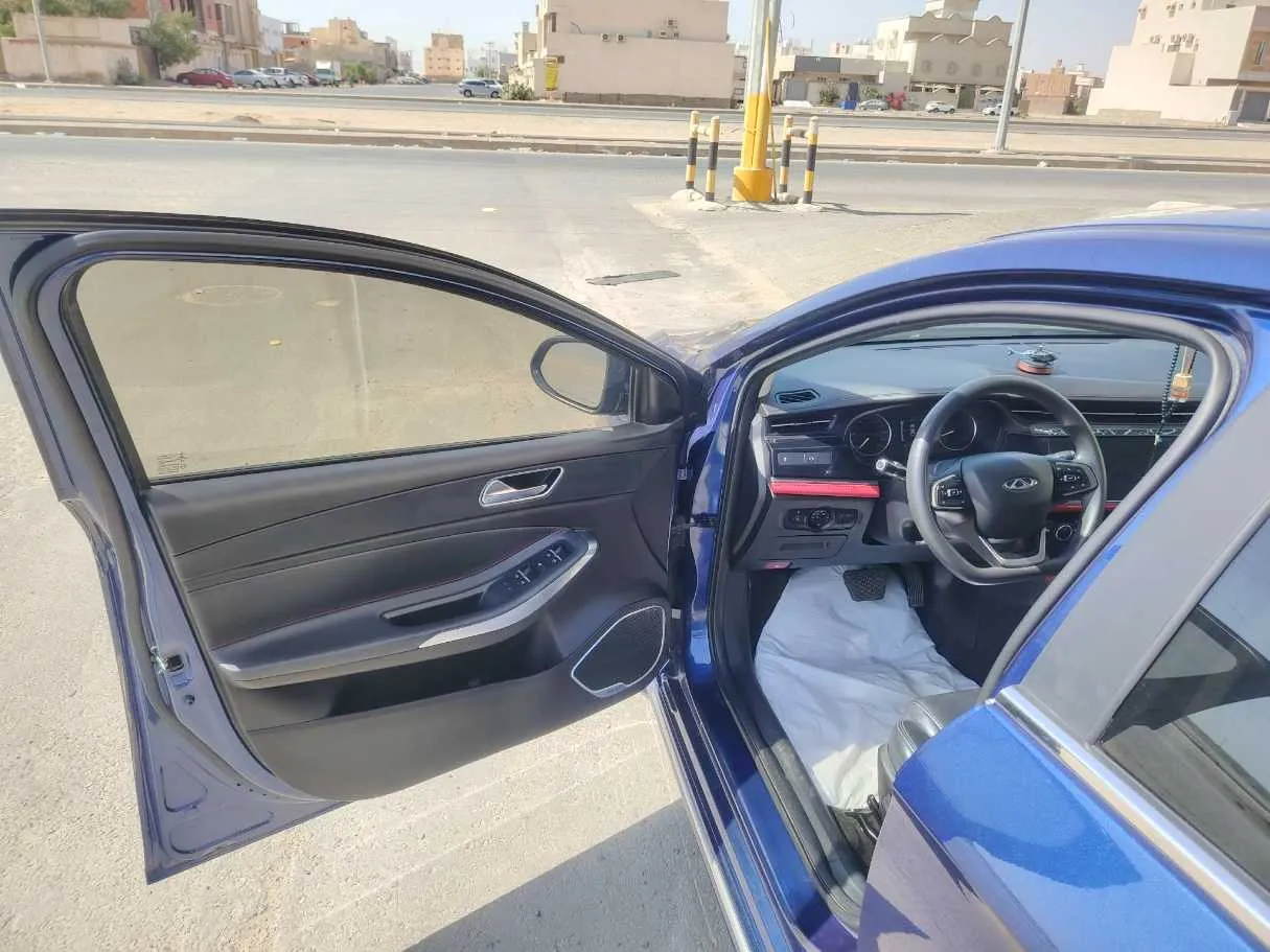 Car image 11