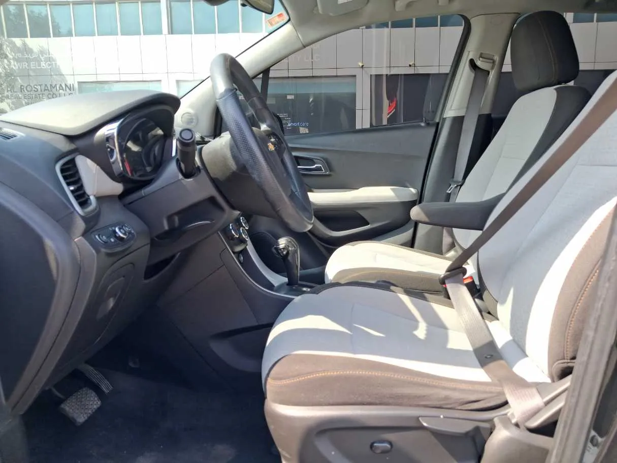 Car image 12