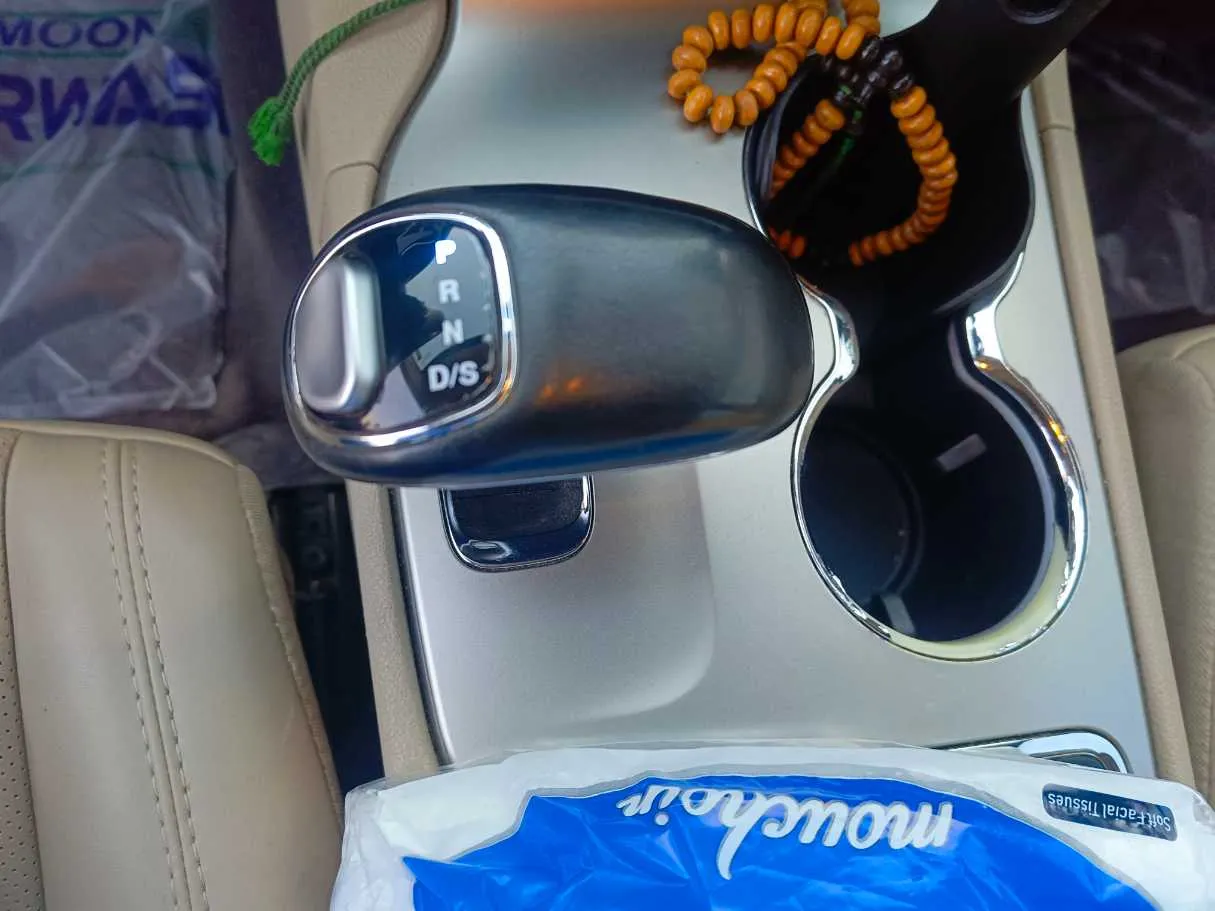 Car image 26