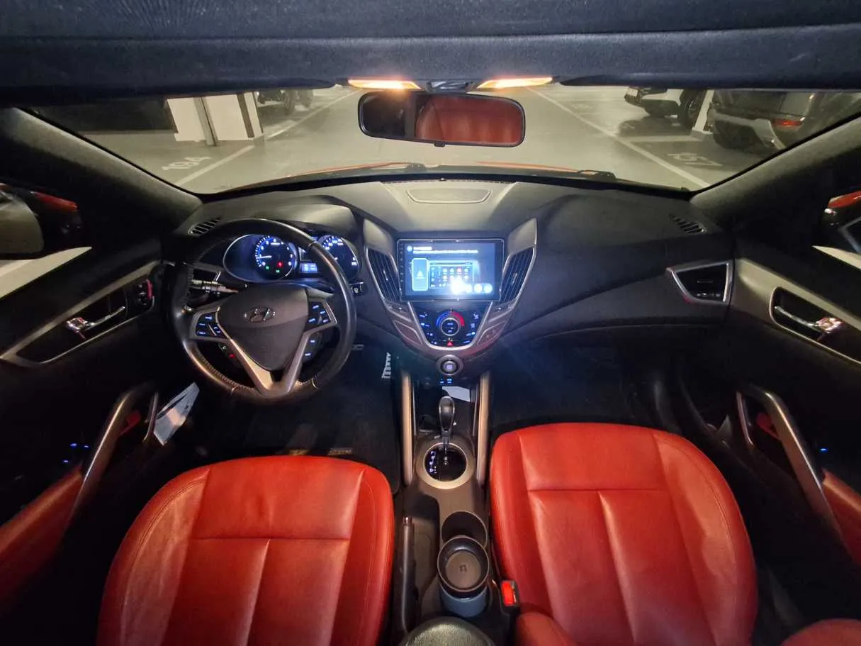 Car image 14