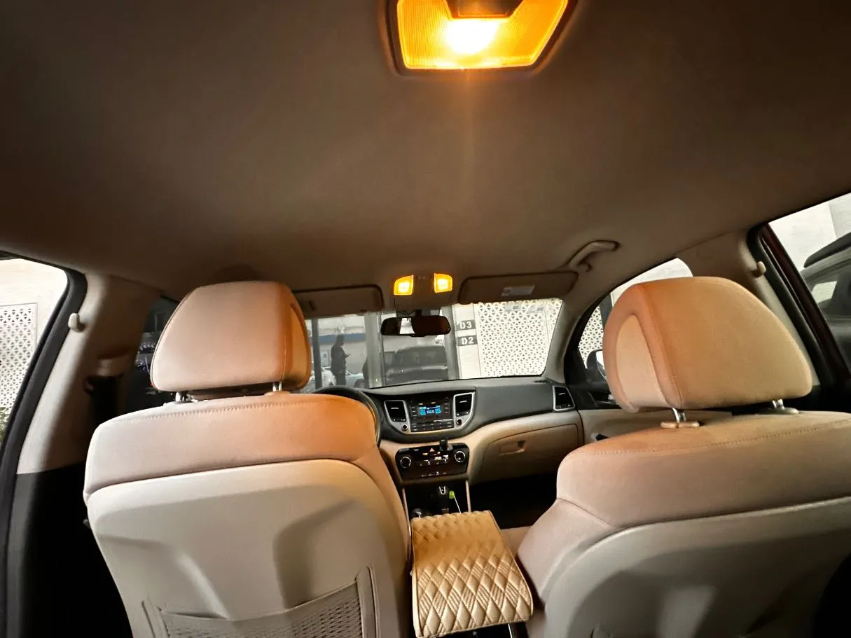 Car image 16