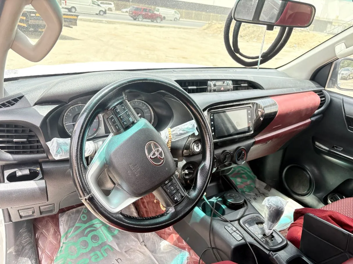 Car image 12