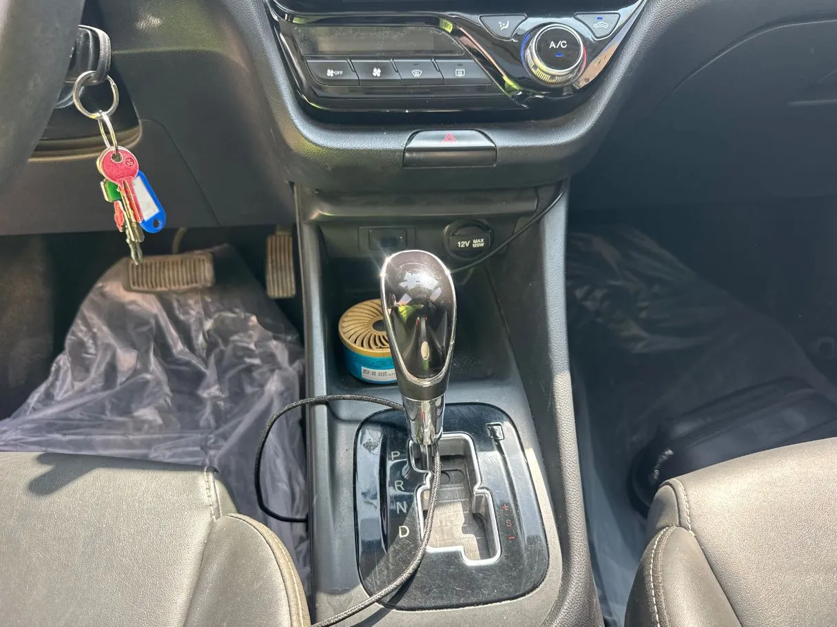Car image 15