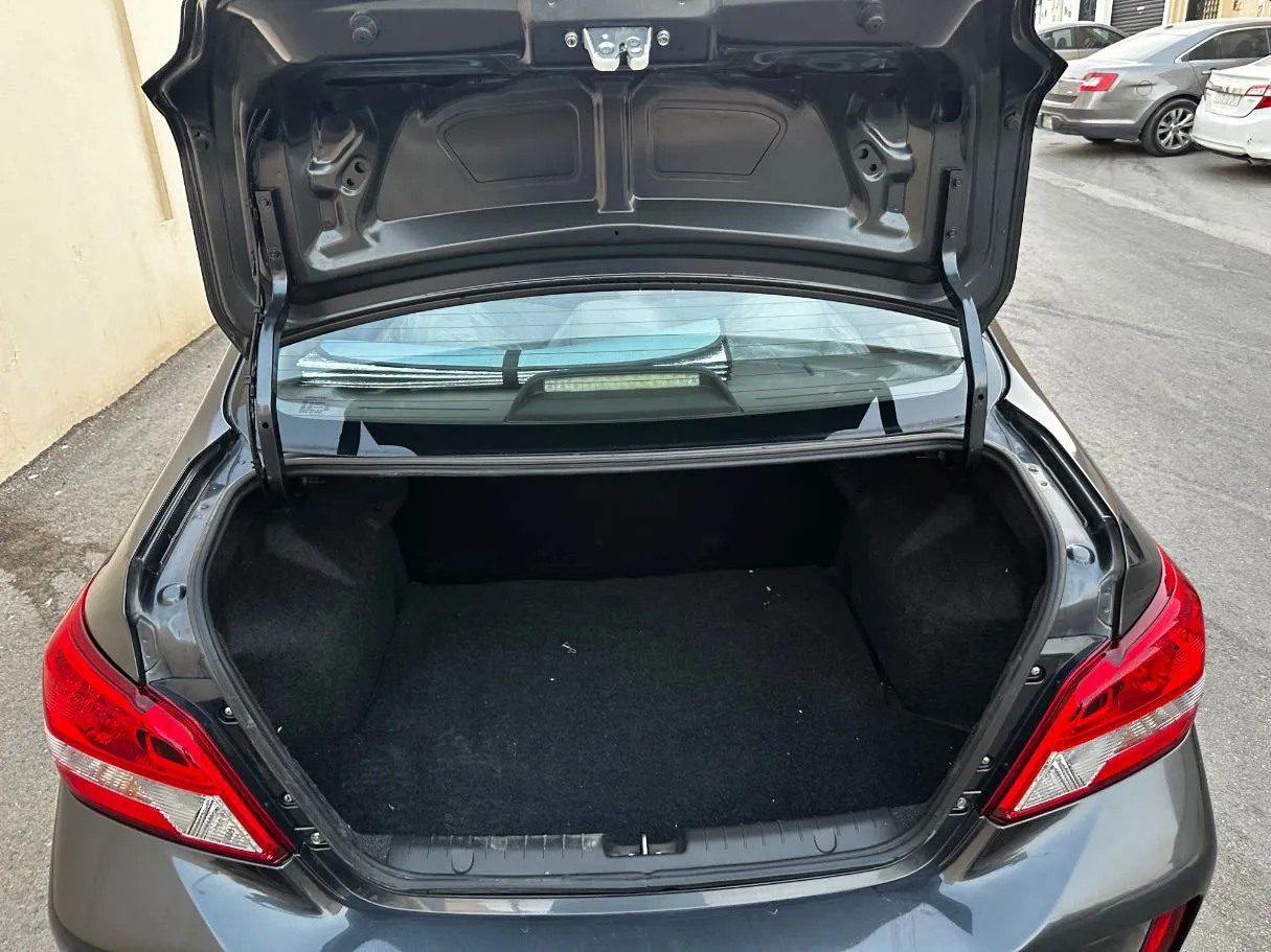 Car image 20