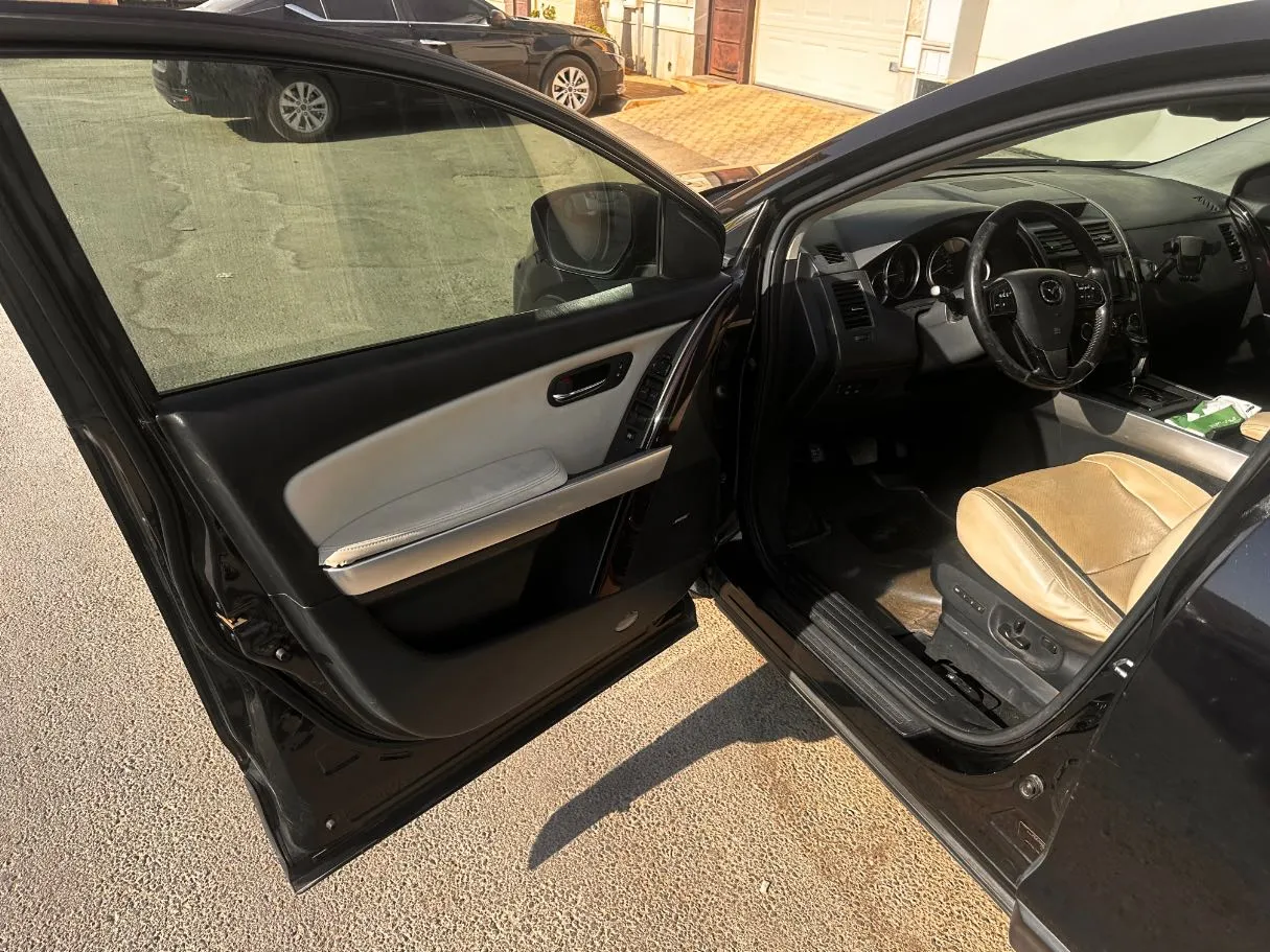 Car image 10