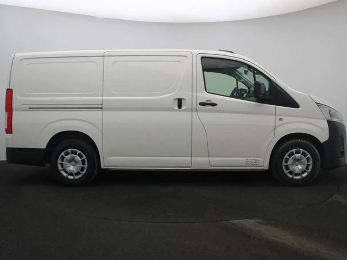 Car image 13