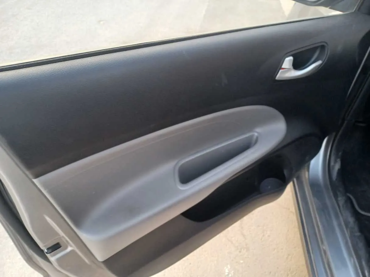 Car image 10