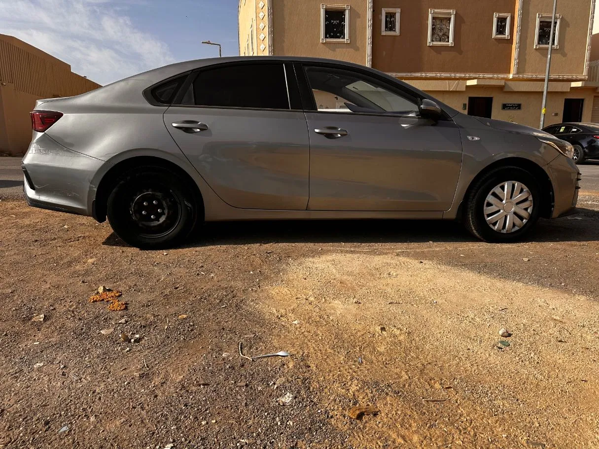 Car image 4