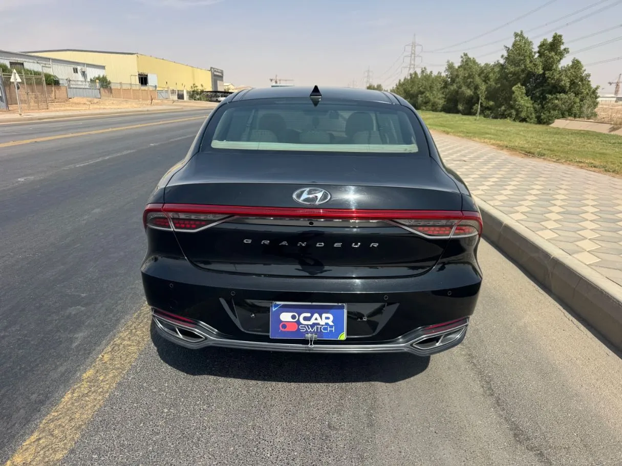 Car image 6
