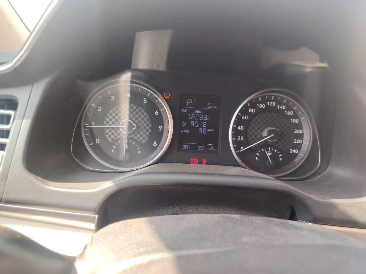 Car image 24