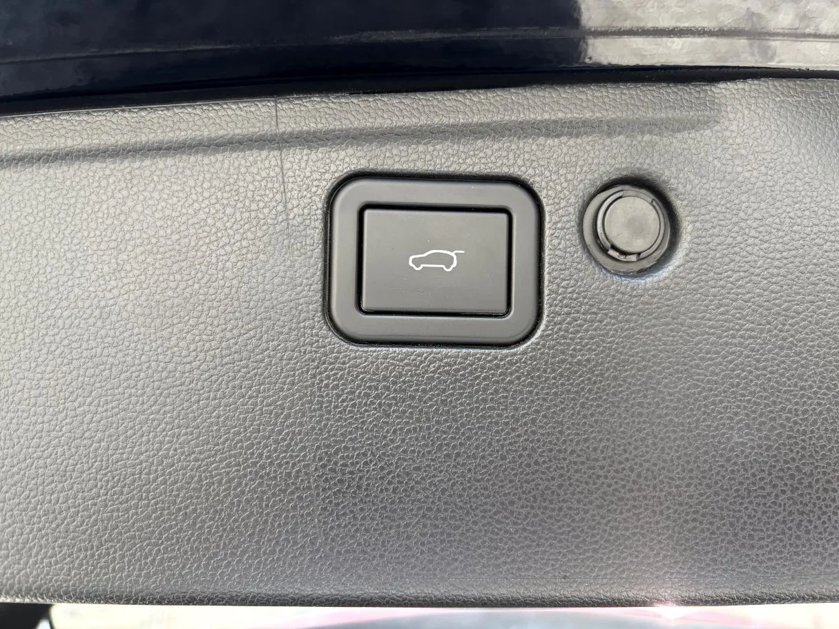 Car image 27