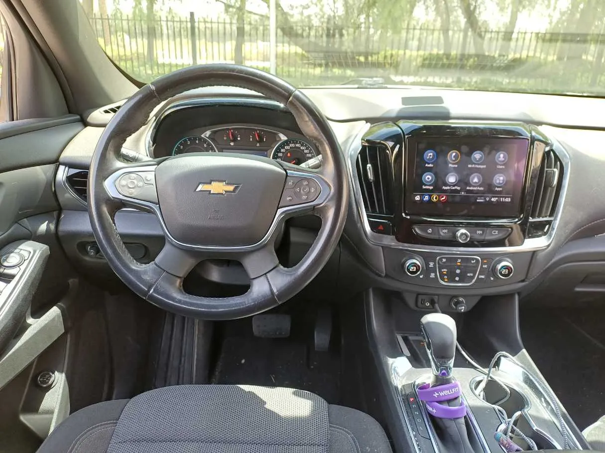 Car image 17