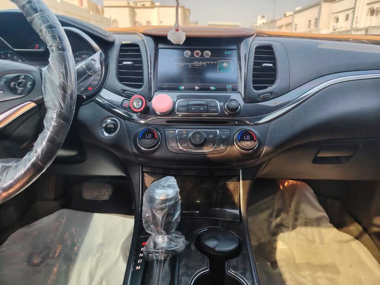 Car image 19