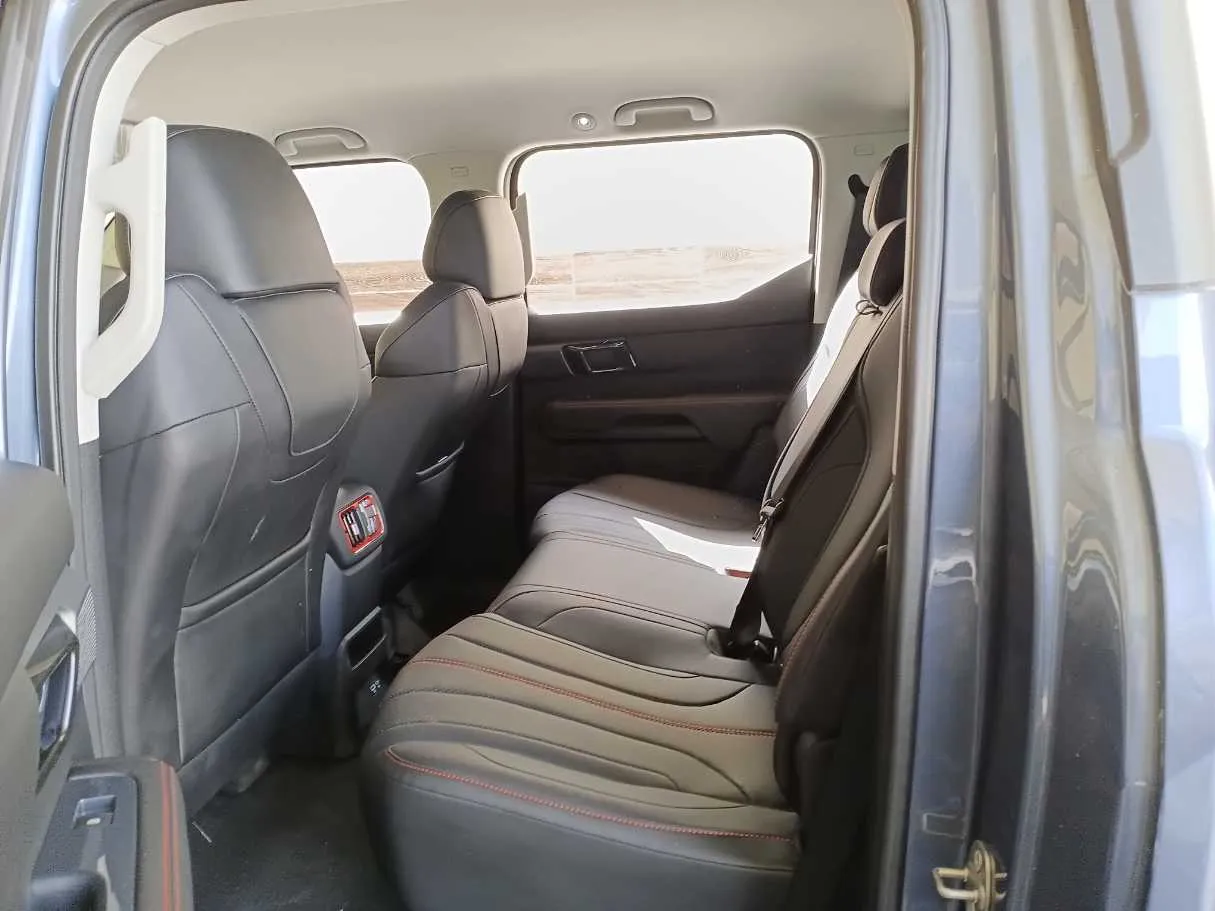 Car image 13