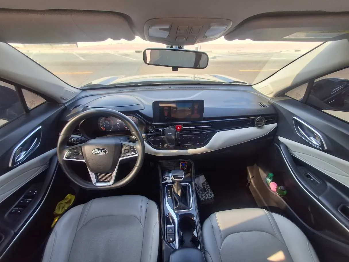 Car image 14