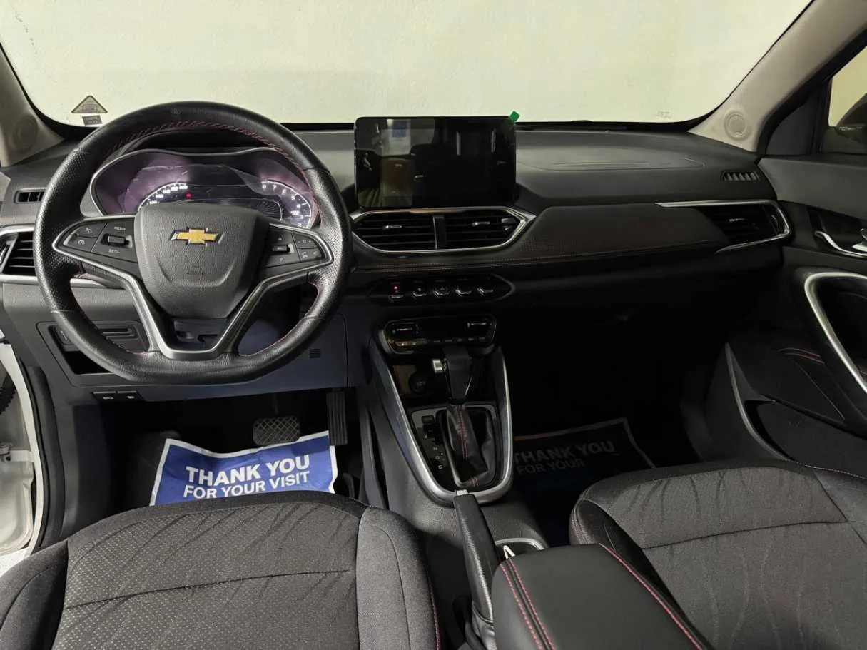 Car image 14