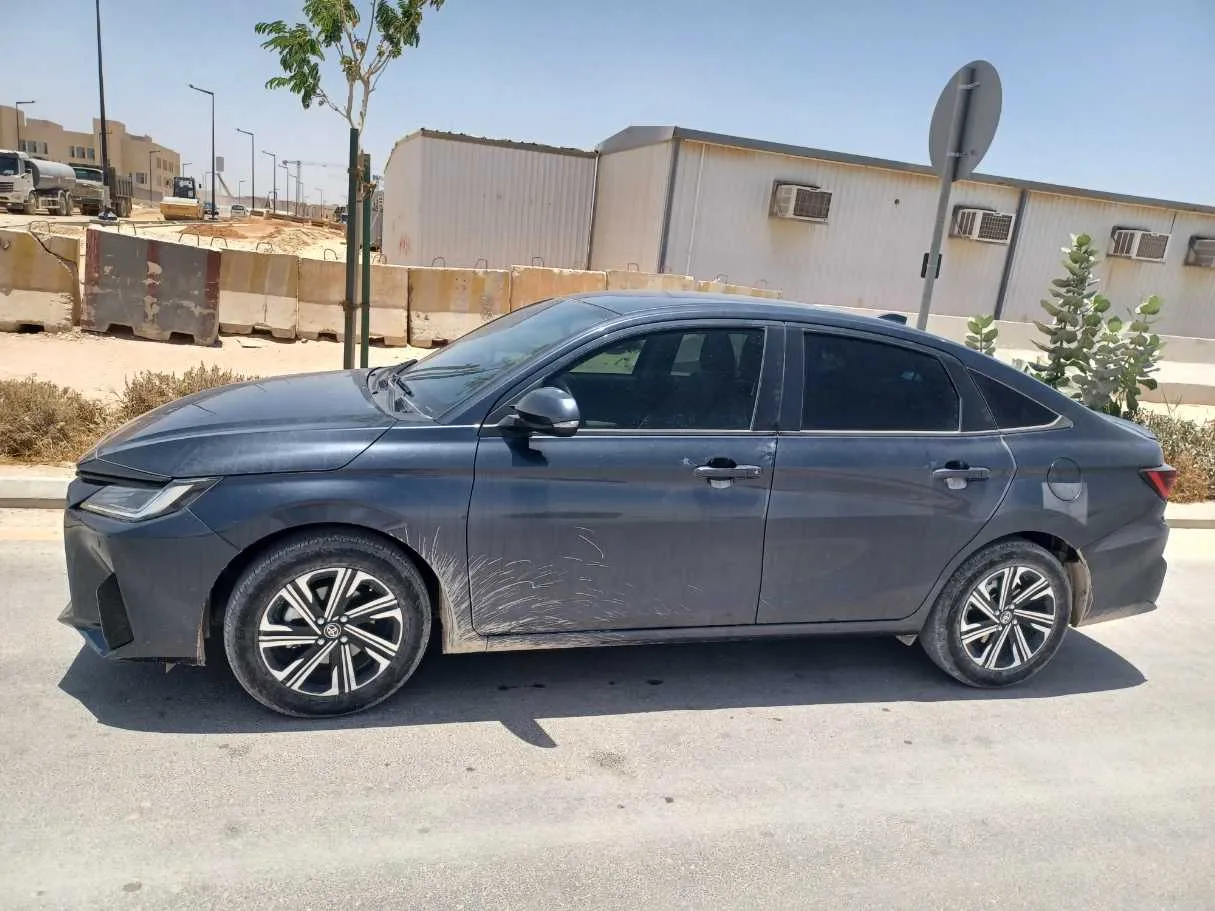 Car image 8
