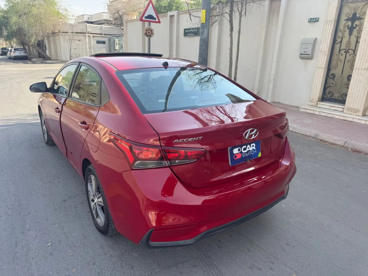 Car image 7