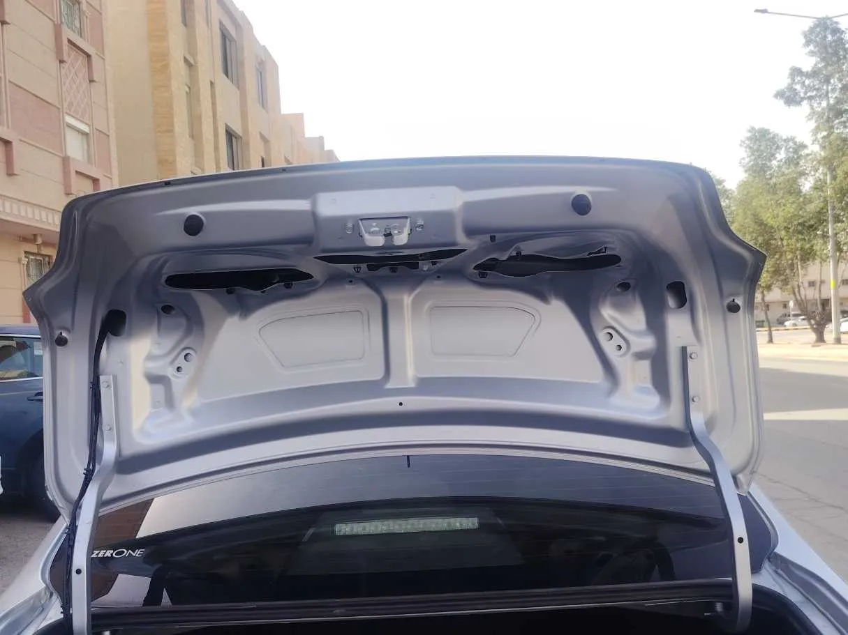 Car image 25