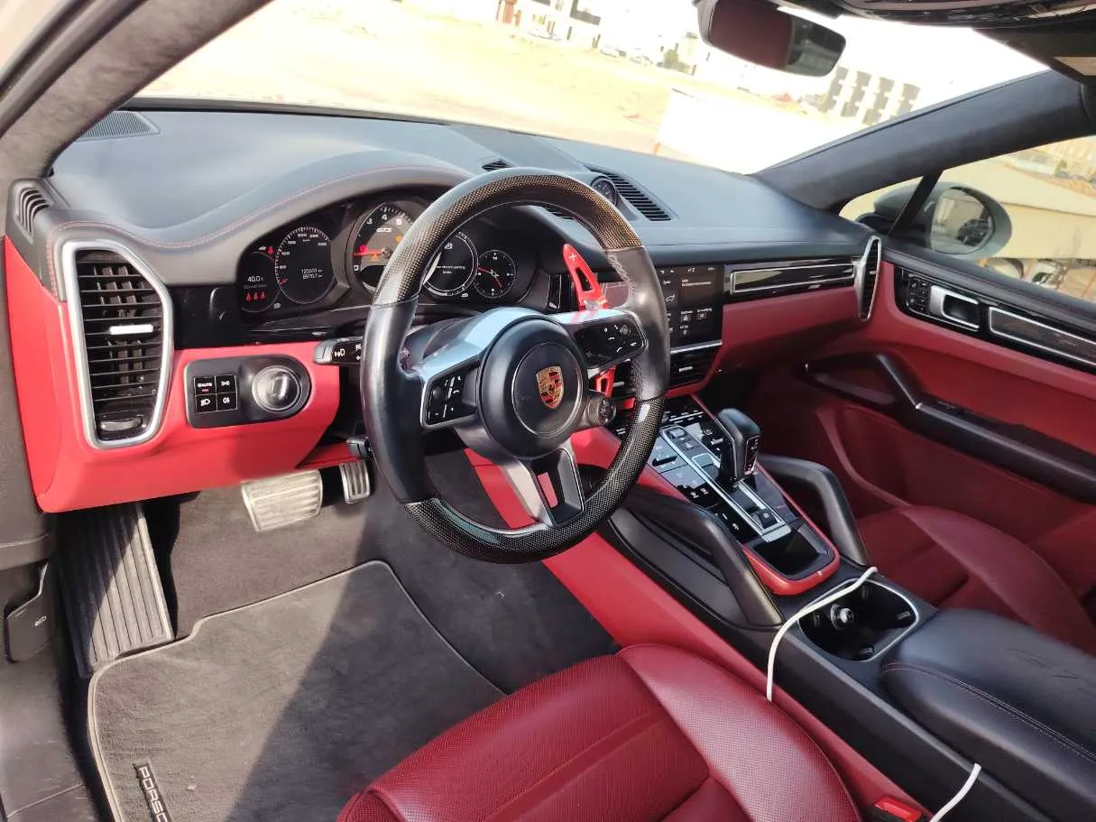 Car image 13