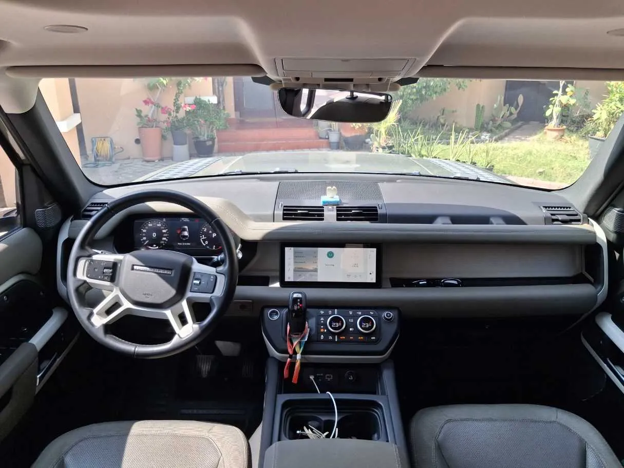 Car image 14