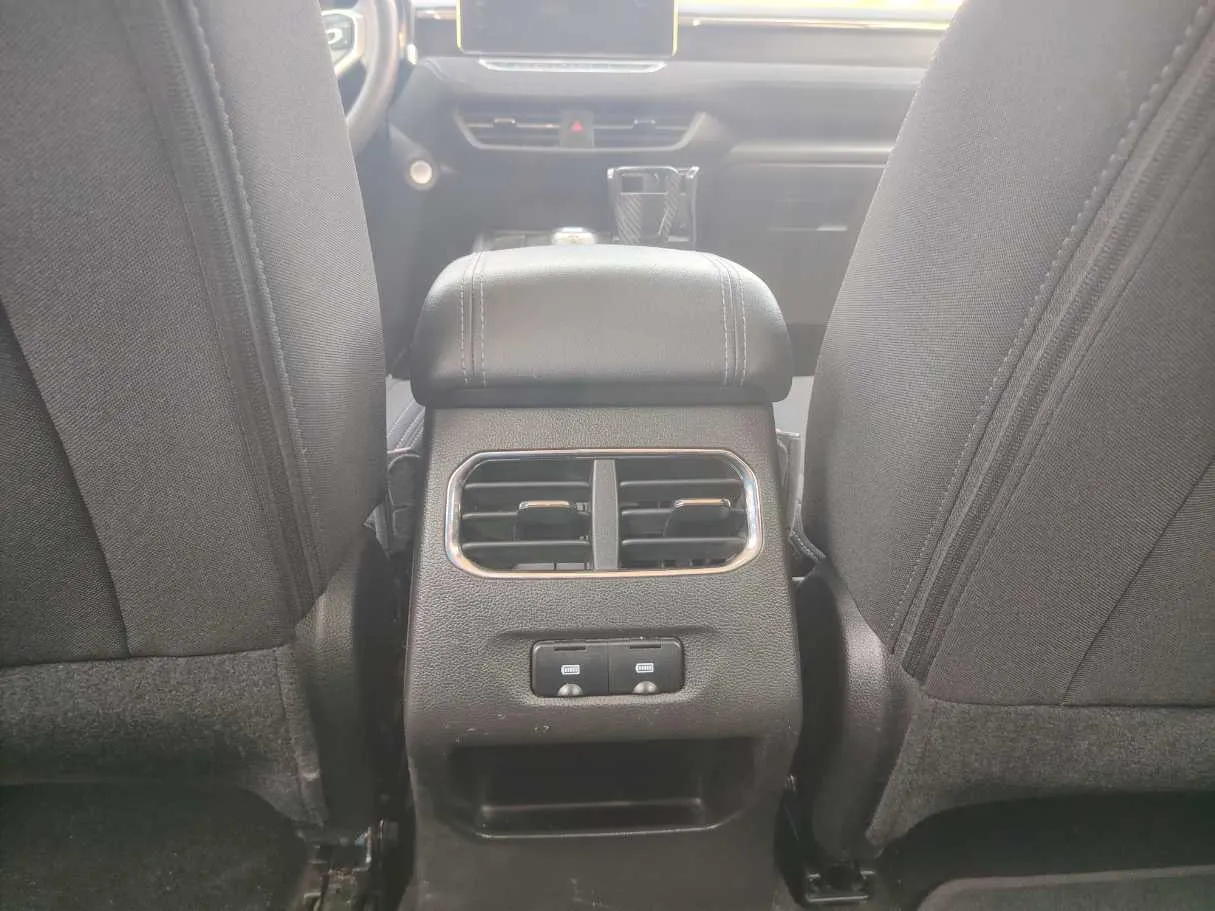 Car image 27