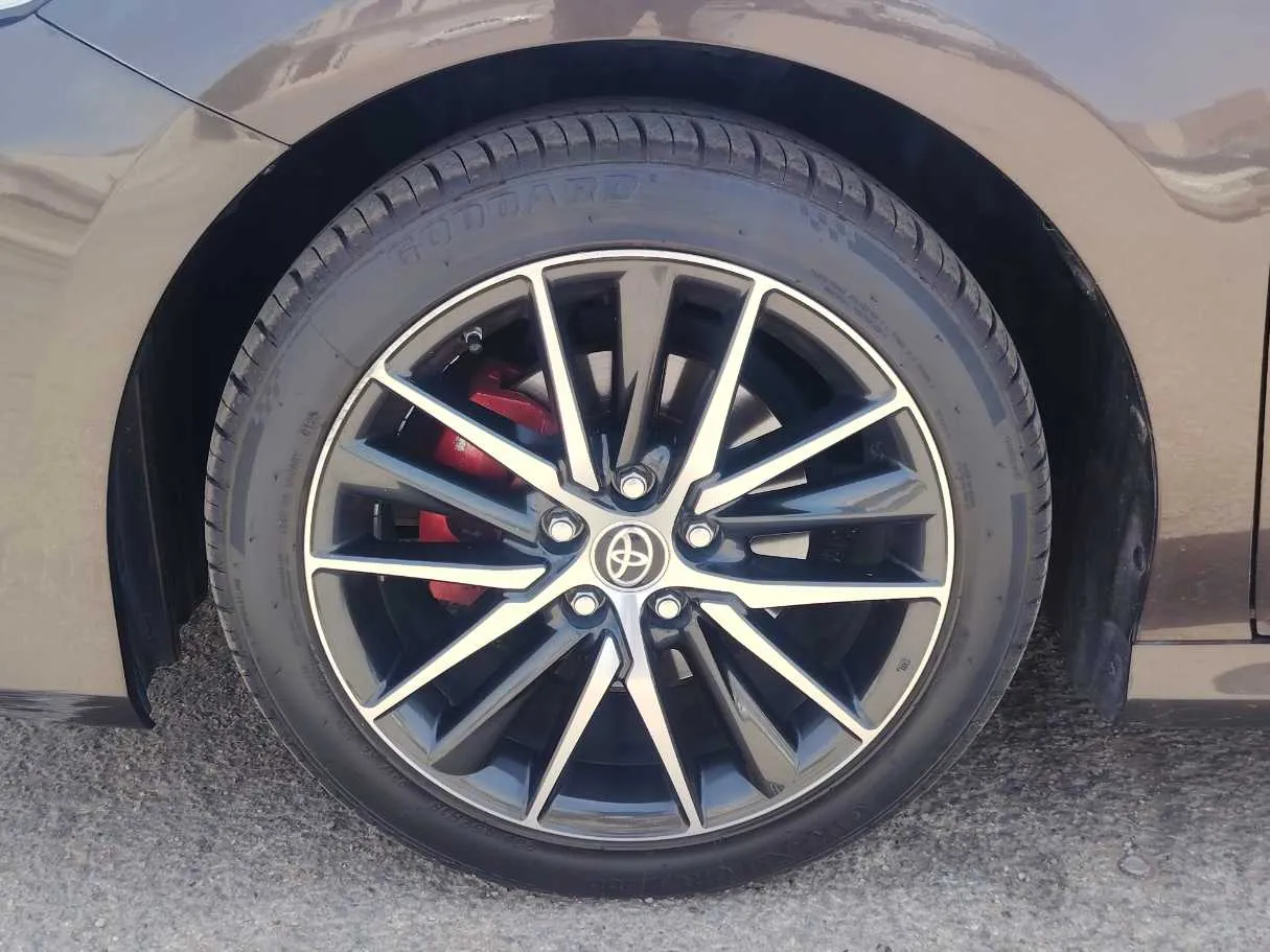 Car image 10