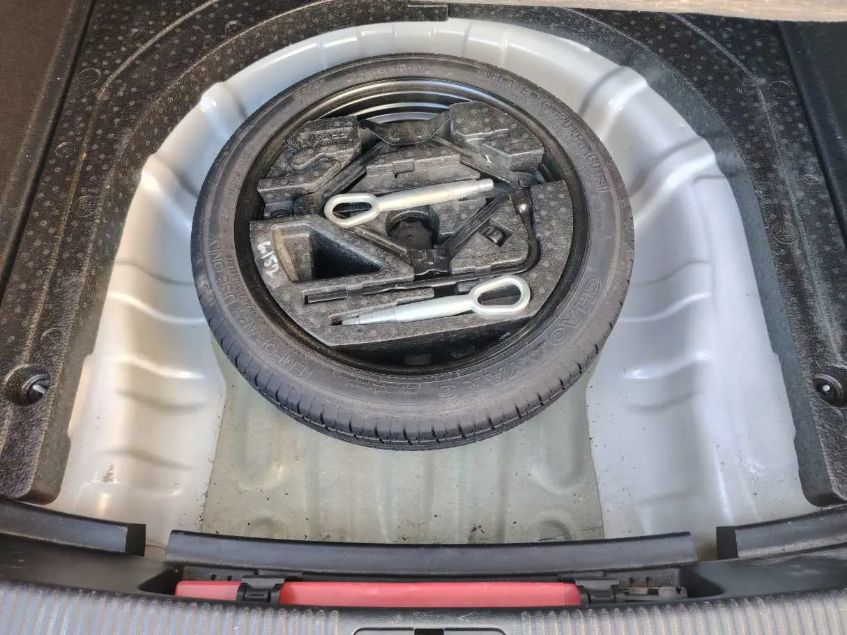 Car image 24