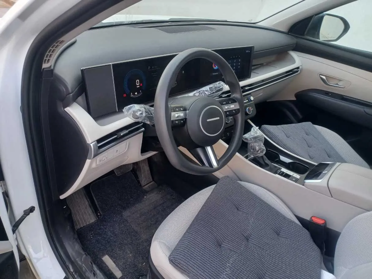 Car image 11