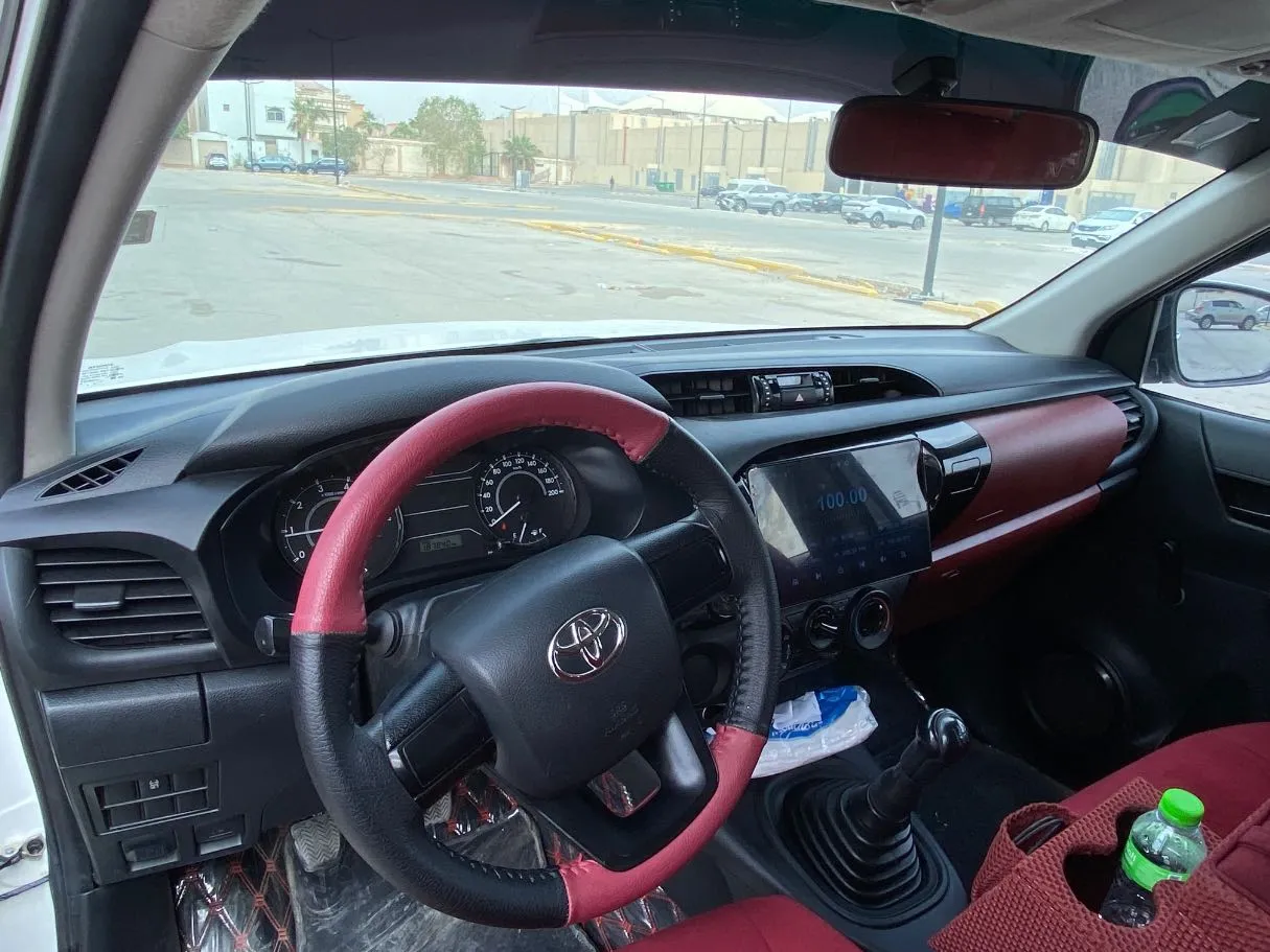 Car image 12