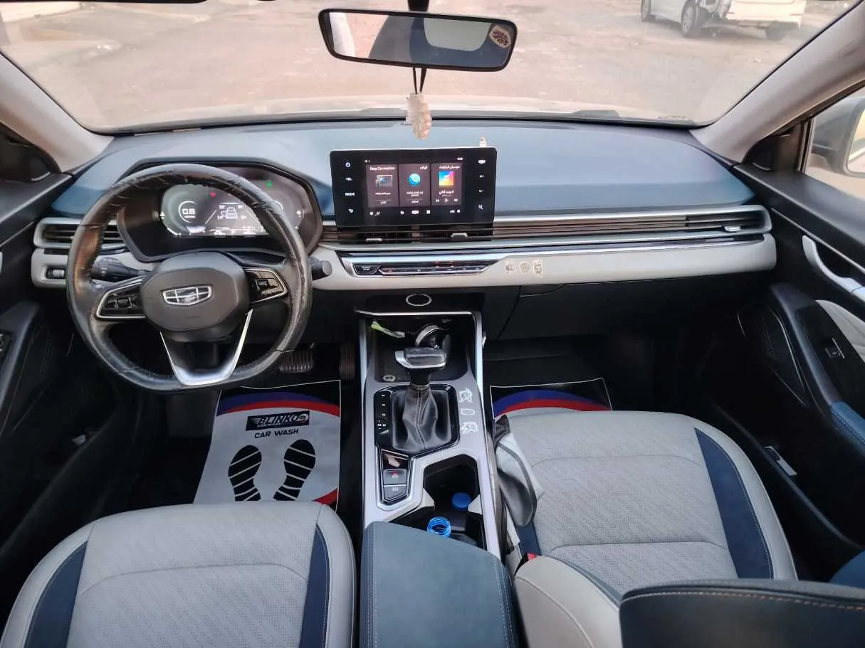 Car image 19