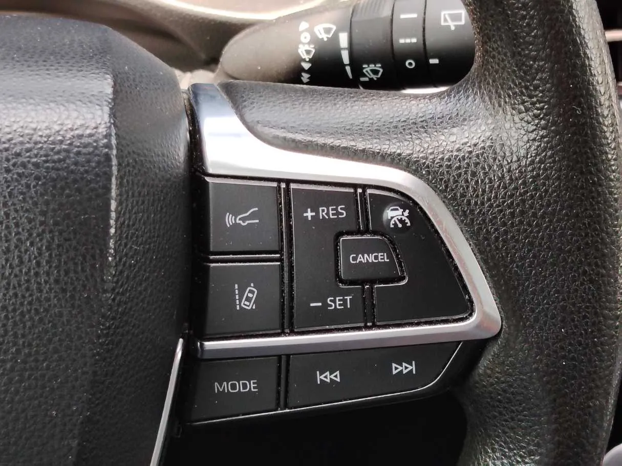 Car image 30