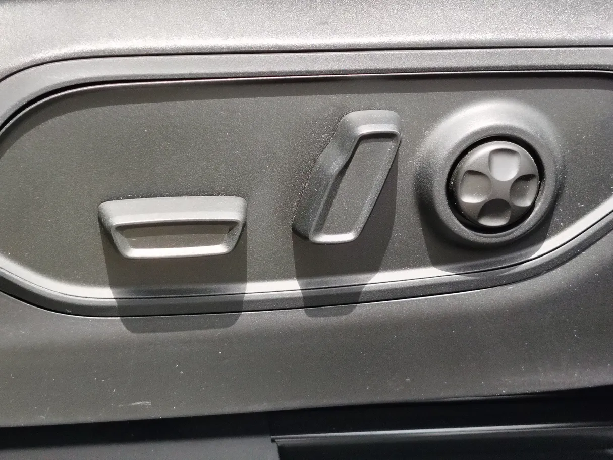 Car image 33