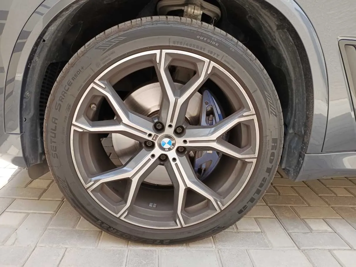 Car image 9