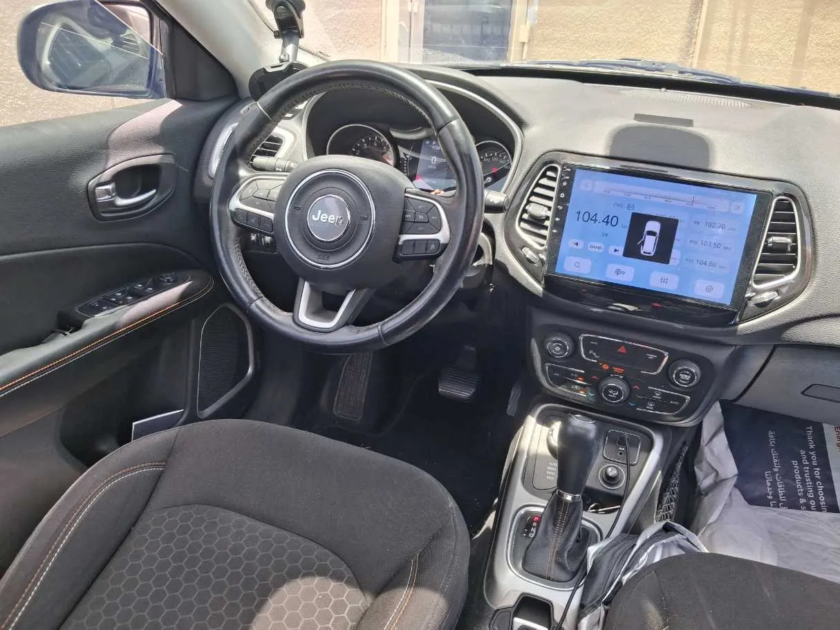 Car image 15