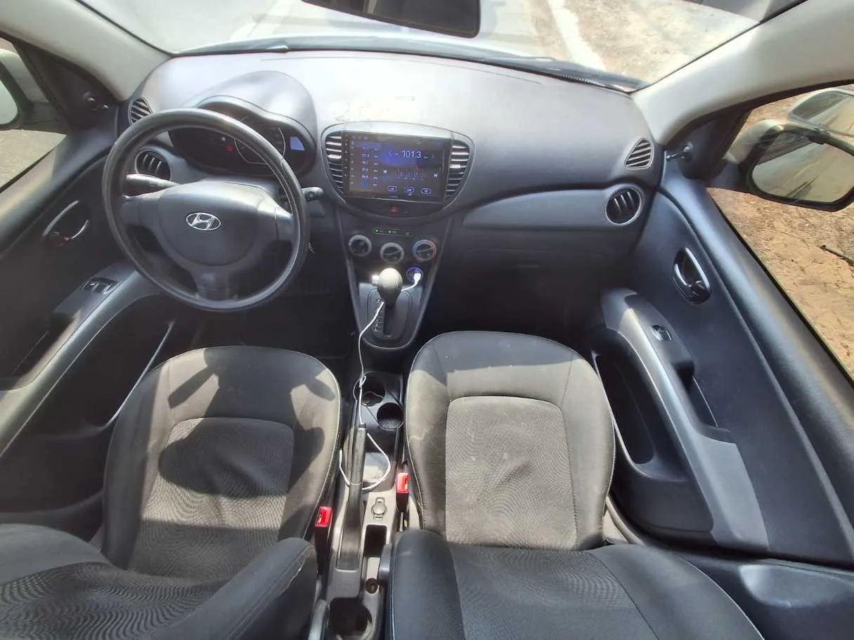 Car image 14