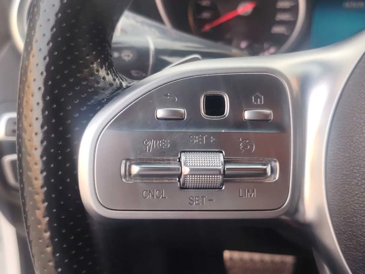Car image 25